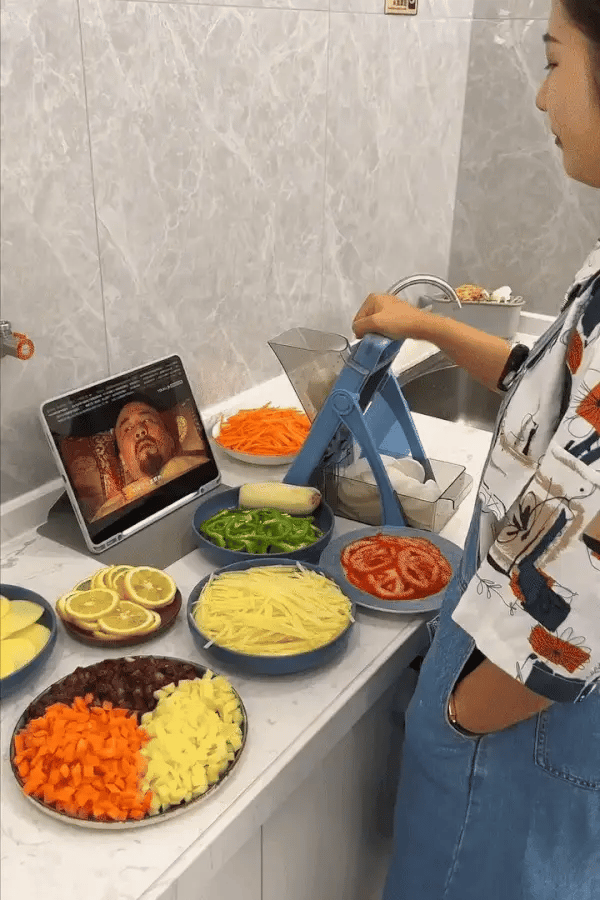 Adjustable Vegetable Cutter - 4-in-1 Mandoline